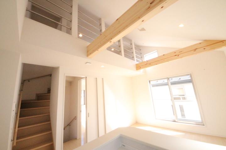 Living. Stylish living room with a view of the beams. 