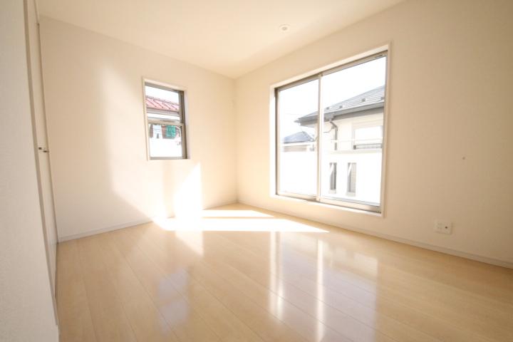 Other introspection. First floor 6 Pledge Western-style. Bright room. 