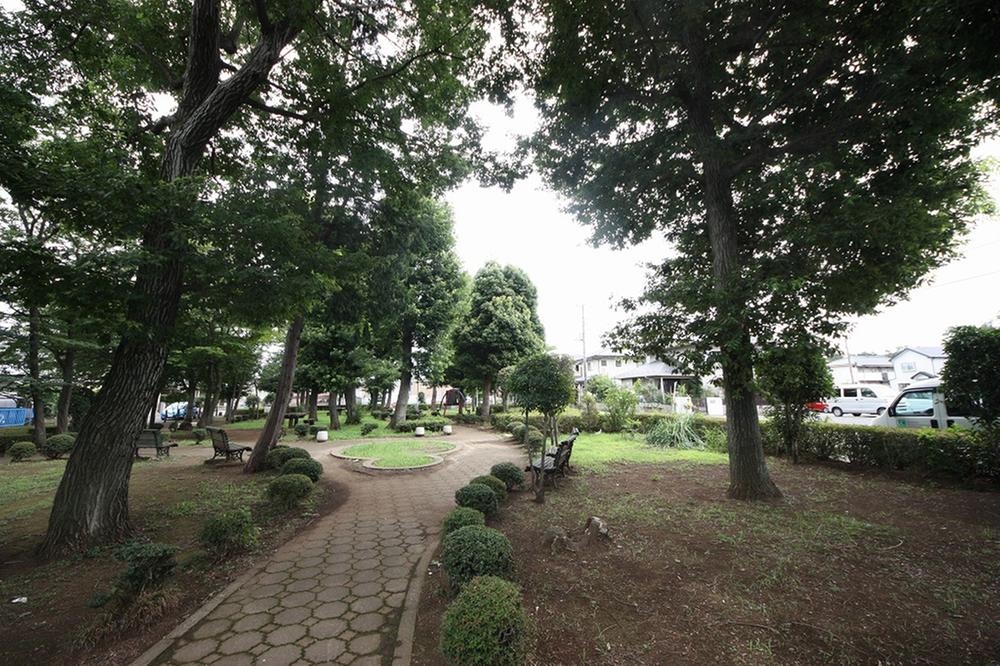 park. 200m until the tree park in Nara