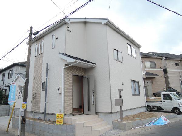 Local appearance photo. Local (11 May 2013) Shooting