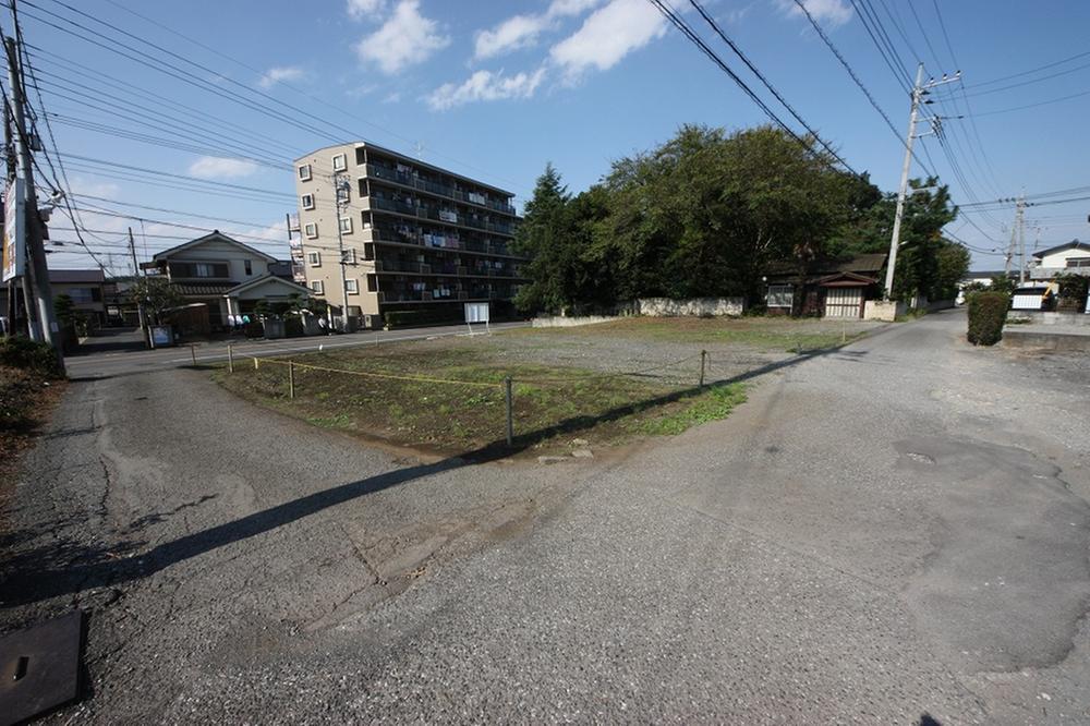 Local photos, including front road. Local (10 May 2013) Shooting