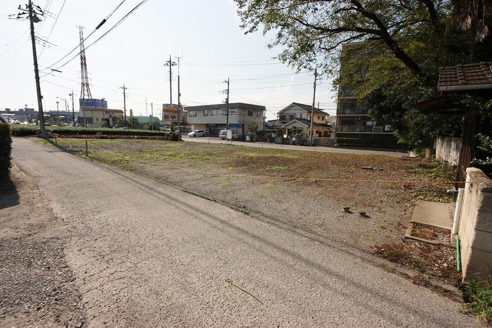 Local photos, including front road. Local (10 May 2013) Shooting