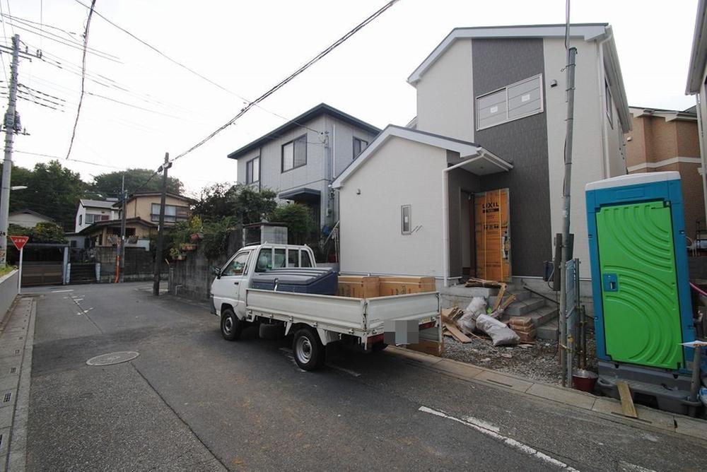 Local photos, including front road. 2 Building site (November 2013) Shooting