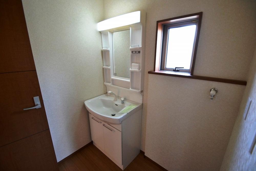 Wash basin, toilet. 1 Building room (November 2013) Shooting