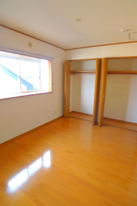 Living and room. Housed two