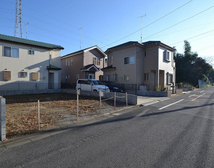 Local photos, including front road. Local (10 May 2013) Shooting