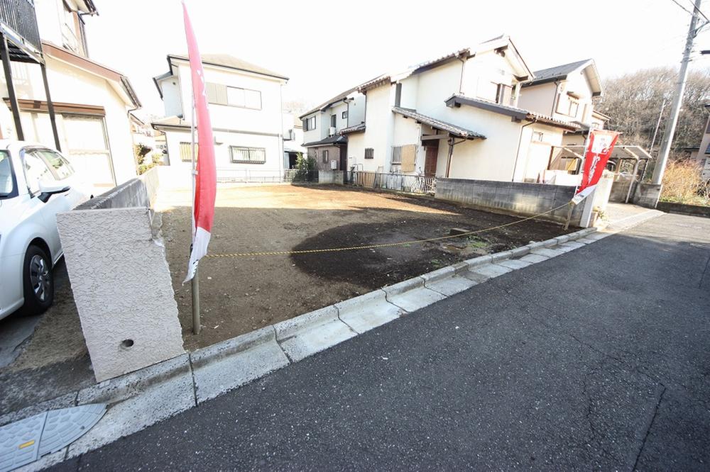 Local photos, including front road. Local (11 May 2013) Shooting