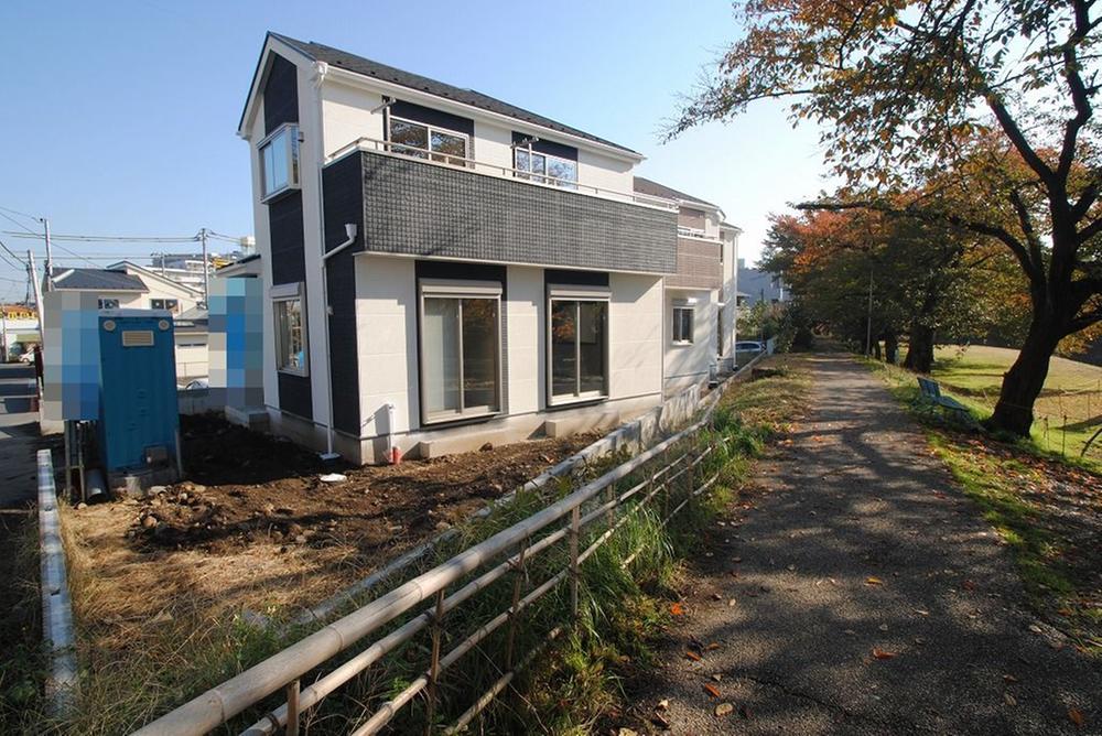 Local appearance photo. 1 Building site (November 2013) Shooting