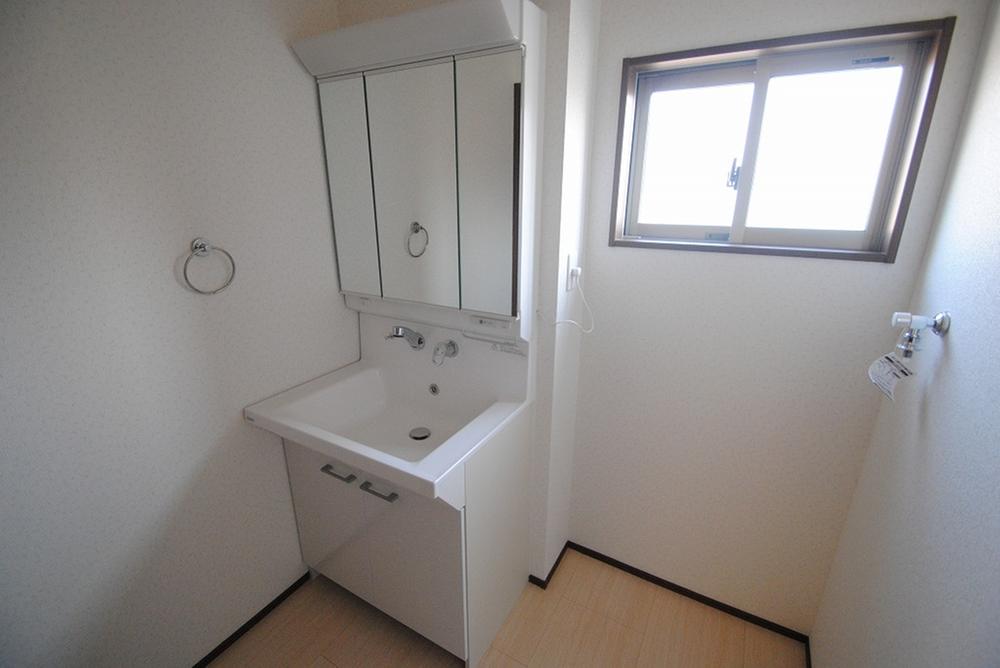 Wash basin, toilet. 1 Building room (November 2013) Shooting