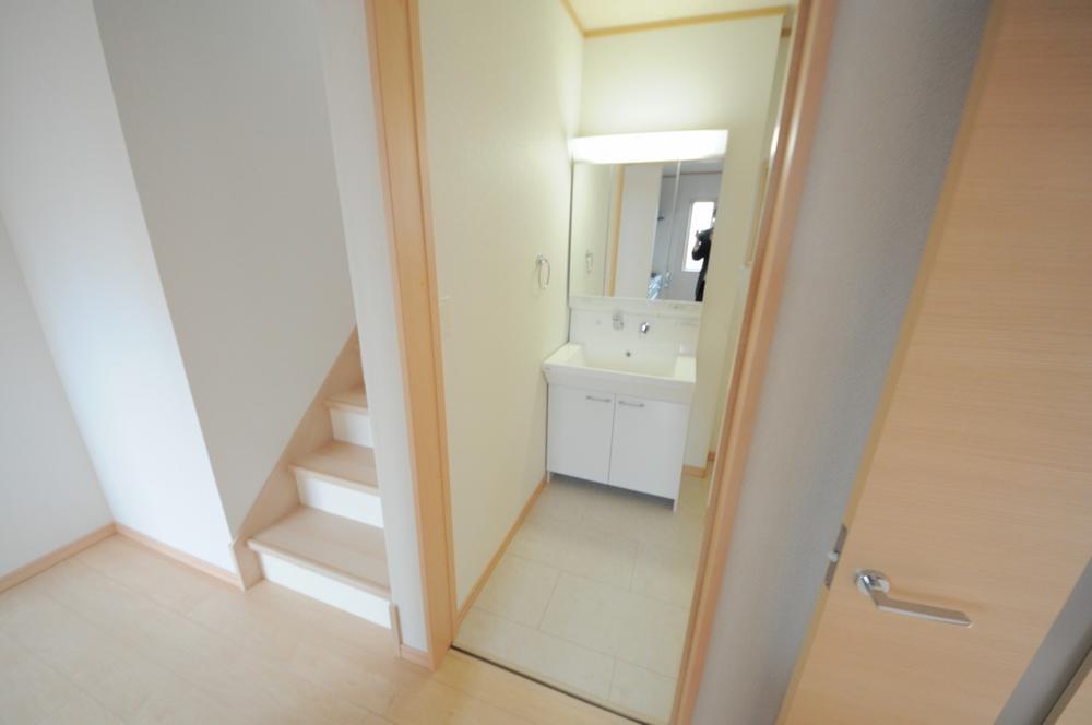 Wash basin, toilet. Indoor (11 May 2013) Shooting