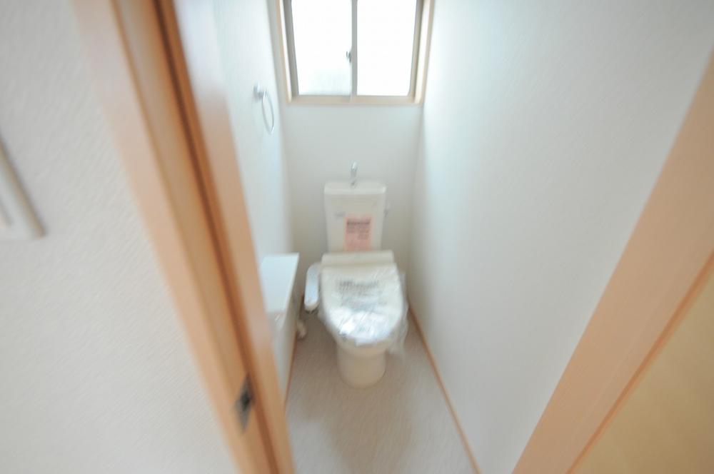 Toilet. Indoor (11 May 2013) Shooting