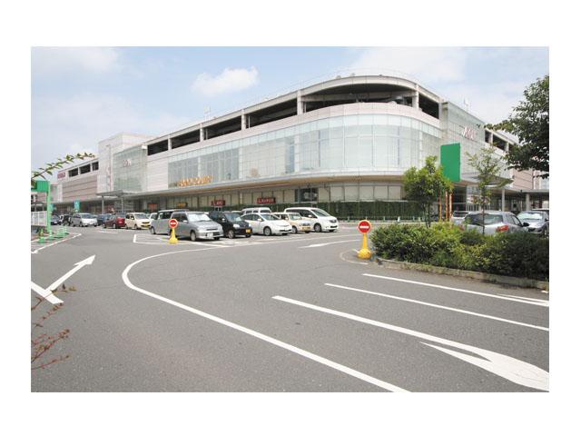 Shopping centre. 1200m until the ion Iruma