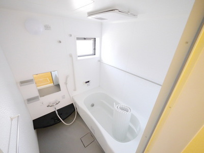 Bath. Hitotsubo bath