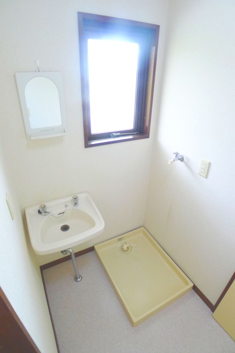 Washroom. Bright washroom