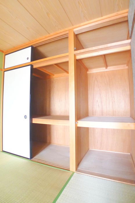 Receipt. Spacious storage