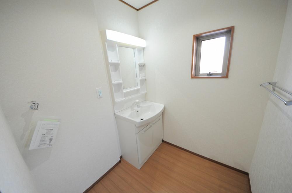 Wash basin, toilet. Indoor (11 May 2013) Shooting