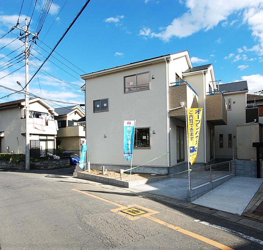 Local appearance photo. Local (11 May 2013) Shooting