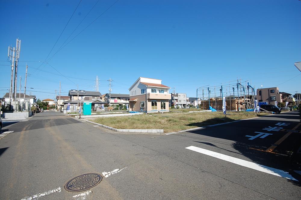 Local photos, including front road. Local (10 May 2013) Shooting