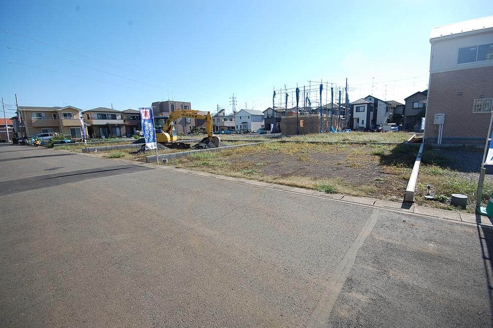 Local photos, including front road. Local (10 May 2013) Shooting