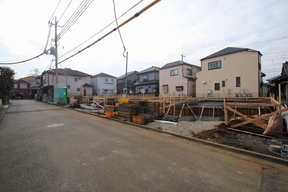 Local photos, including front road. 3 Building site (November 2013) Shooting