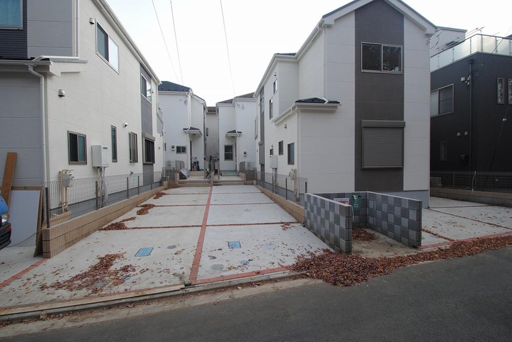 Local photos, including front road. Local (12 May 2013) Shooting