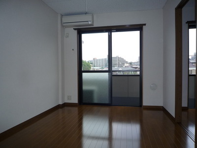 Living and room. Western-style 6 Pledge