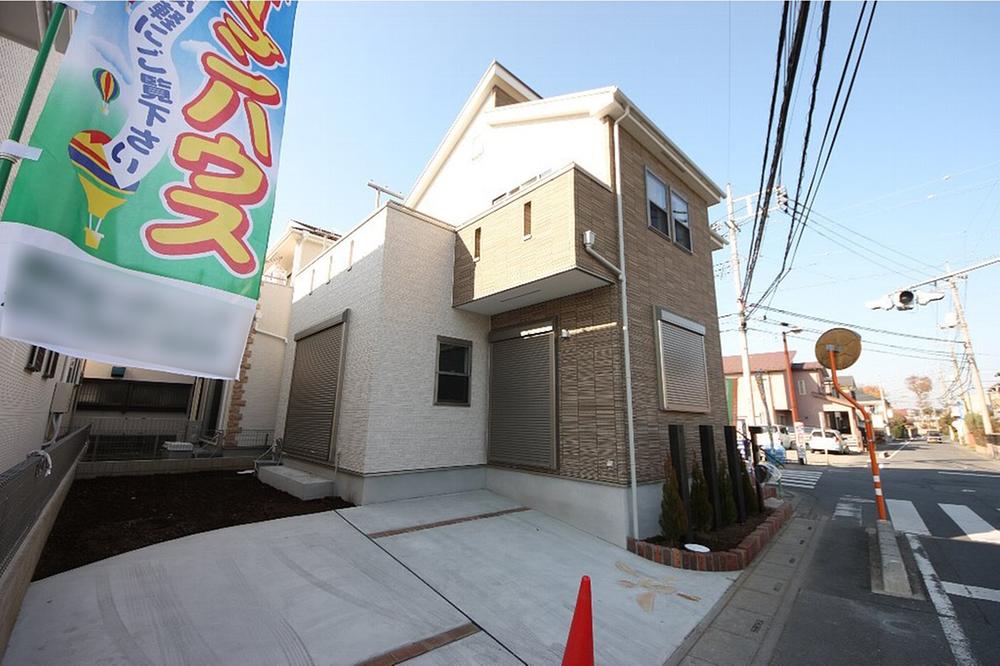 Local appearance photo. Local (12 May 2013) Shooting Musashi is a good location of Fujisawa Station 6-minute walk. Open compartment located on the corner lot. 