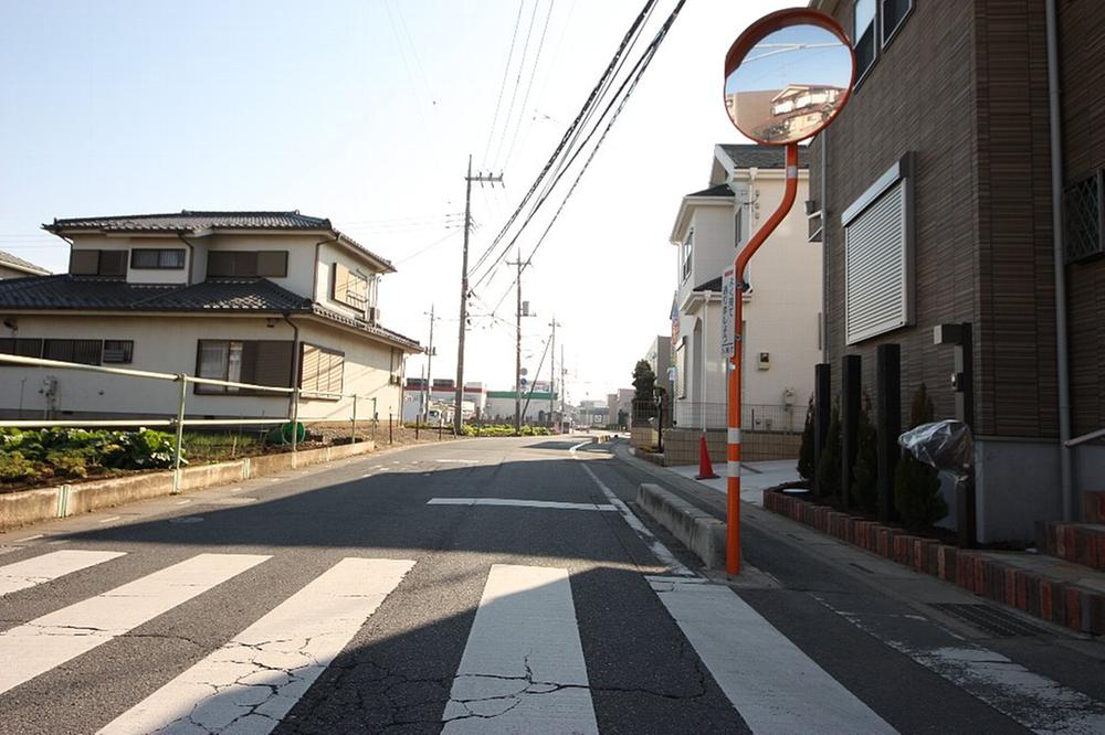 Local photos, including front road. Local (12 May 2013) Shooting