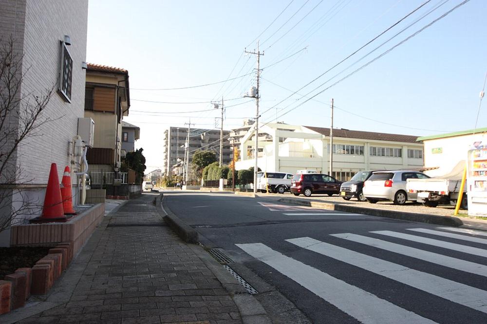 Local photos, including front road. Local (12 May 2013) Shooting