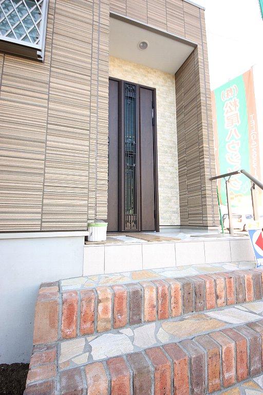 Local appearance photo. Local (12 May 2013) Shooting