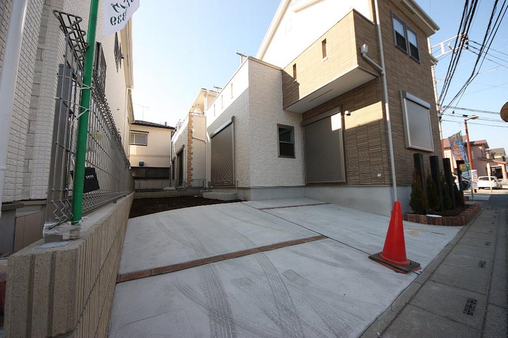 Parking lot. Local (12 May 2013) Shooting