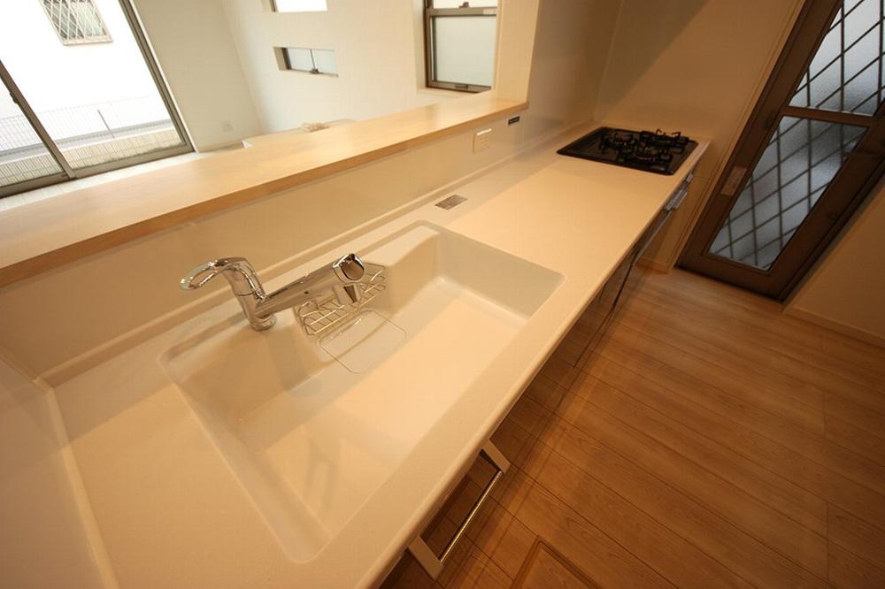 Kitchen. Local (12 May 2013) Shooting Sink is large, Ease of use is so. 