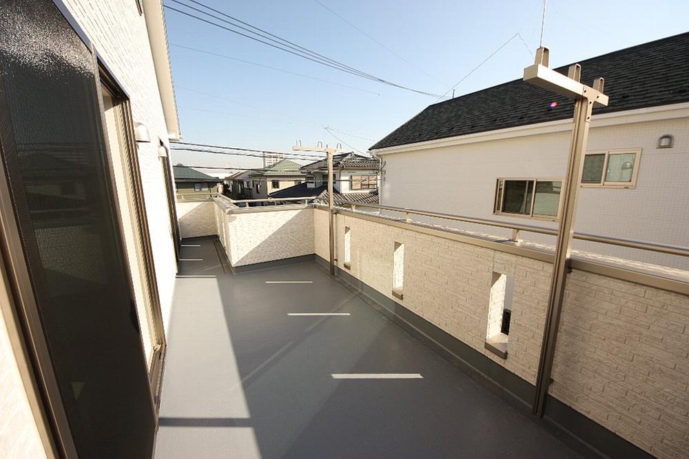 Balcony. Local (12 May 2013) Shooting It is south-facing good lanai per yang. 