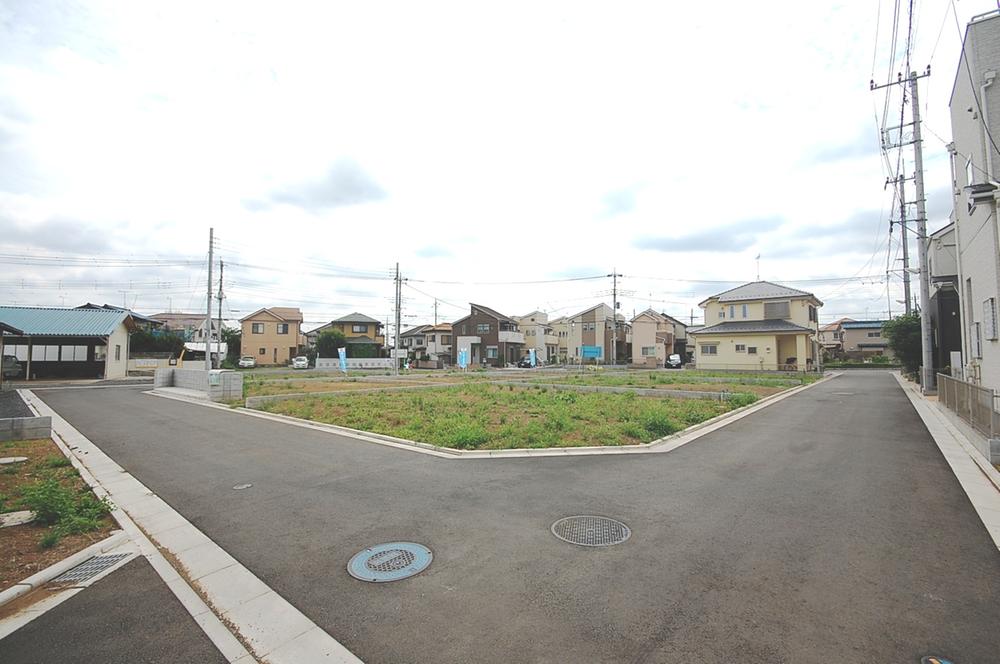 Local photos, including front road. Local (2013 7) shooting