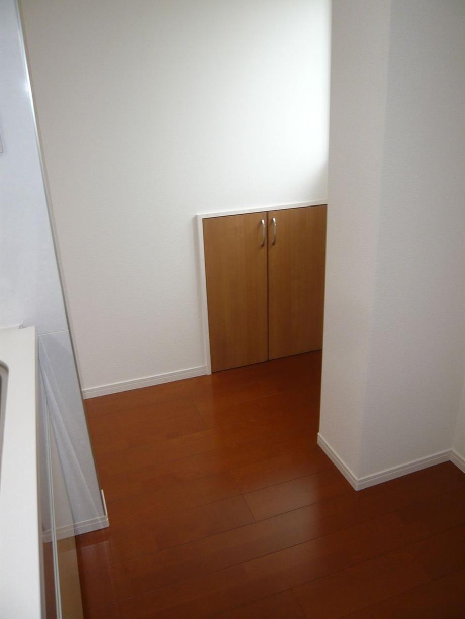 Receipt. Kitchen entrance next to the storage