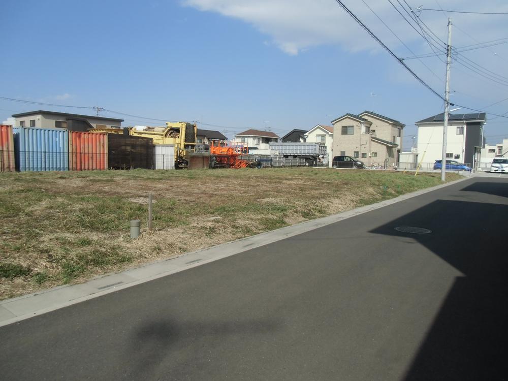 Local photos, including front road. Local (March 2013) Shooting