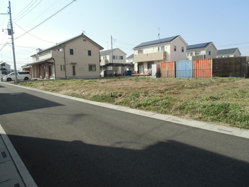 Local photos, including front road. Local (March 2013) Shooting