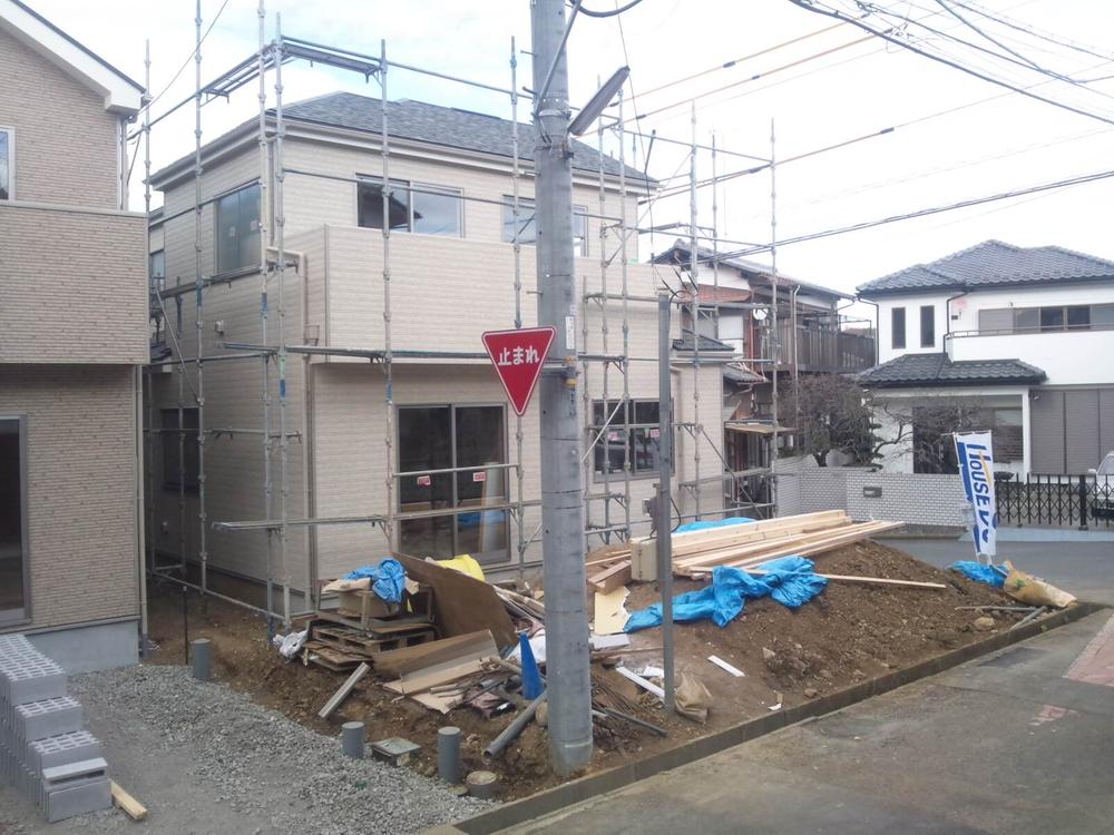 Local photos, including front road. Local (12 May 2013) Shooting