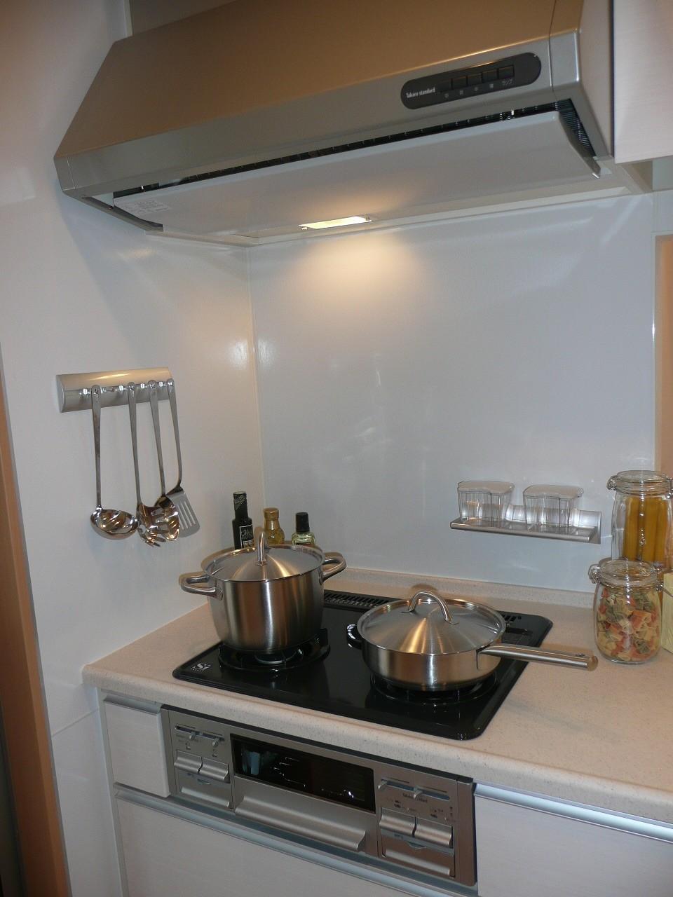 Other Equipment. Kitchen before the wall, Cleaning is easy to paste "enamel panel"