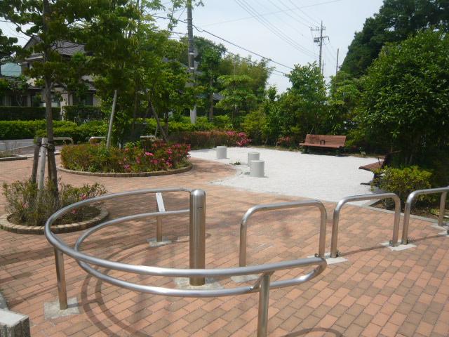 Local appearance photo. Within the site (June 2013) from the park shooting proximity