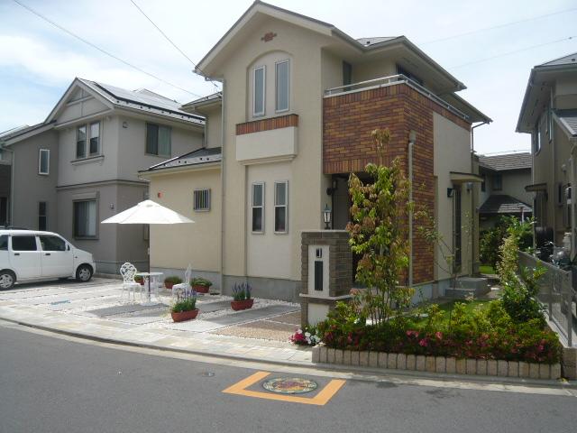 30 Building north appearance photo