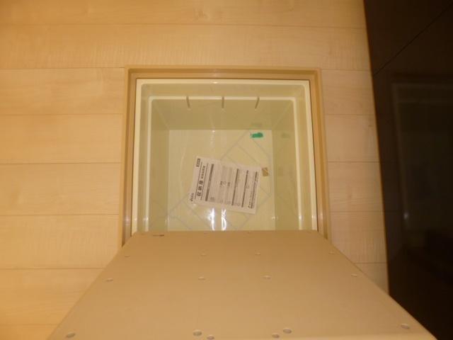 Kitchen. Underfloor Storage