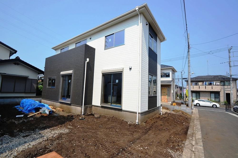 Local photos, including front road. Local (August 2013) Shooting