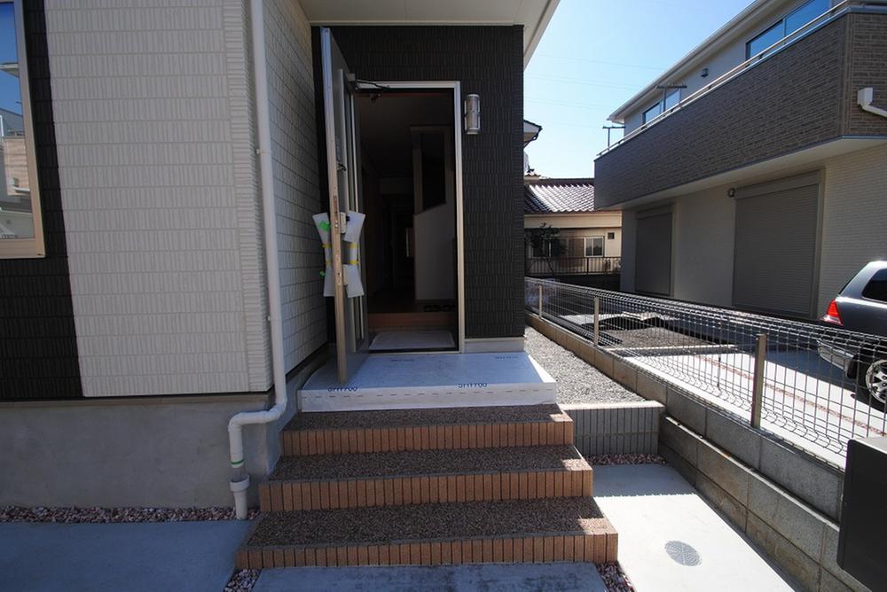 Entrance. Local (September 2013) Shooting