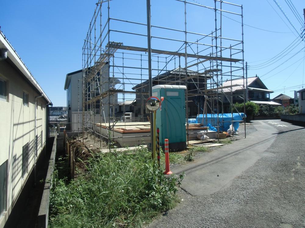 Local photos, including front road. Local (10 May 2013) Shooting