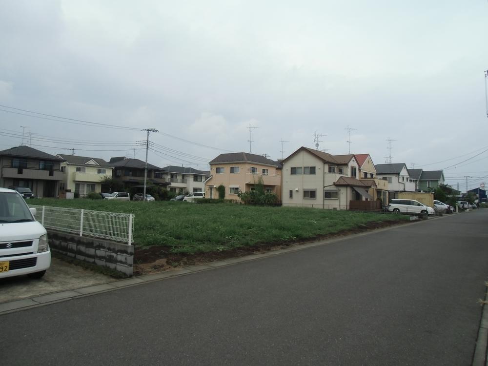 Local photos, including front road. Local (10 May 2013) Shooting