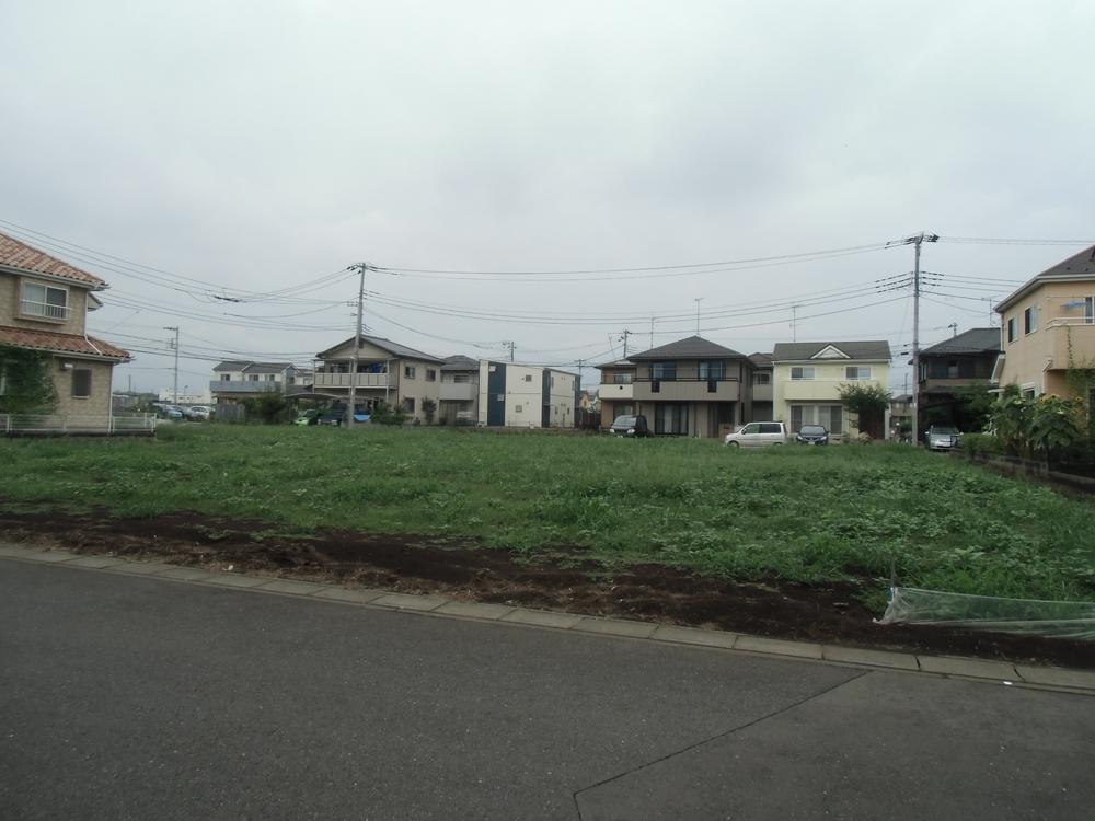 Local photos, including front road. Local (10 May 2013) Shooting