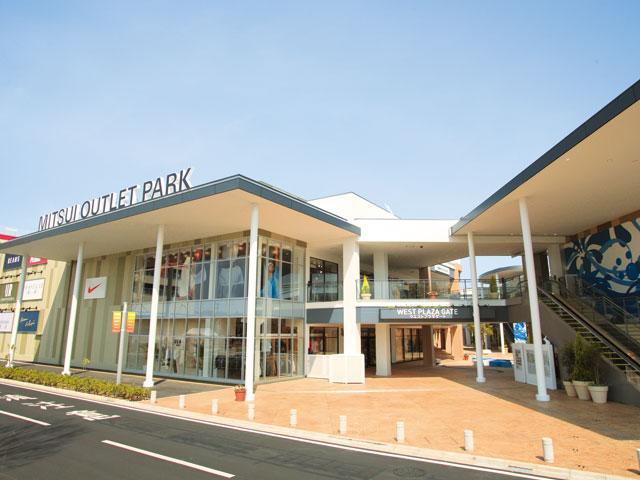 Shopping centre. 1300m to Mitsui Outlet Park