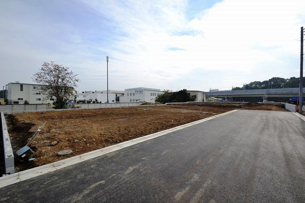 Local photos, including front road. II-1 Building site (November 2013) Shooting