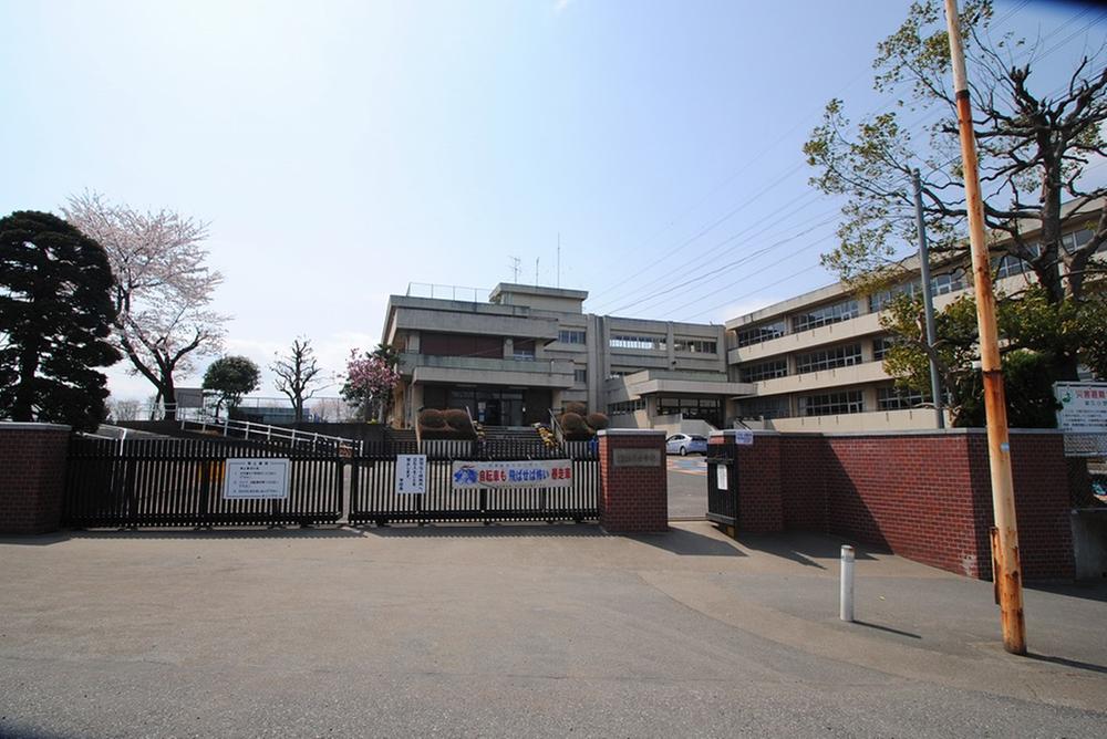 Primary school. Shinhisa until elementary school 1600m